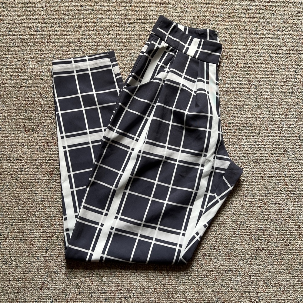 Sabo Skirt Women's Chic Black & White Plaid High-Waisted Tapered Pants (Size S)